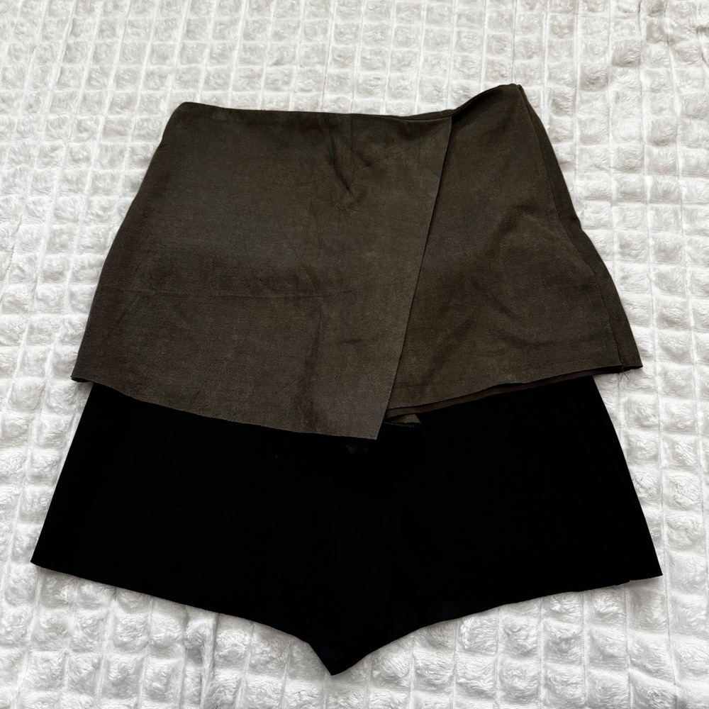 Dress Forum Large LOT of Two Suede Mini Skorts Skirt Black Green Party Going Out
